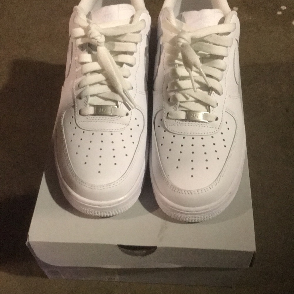 Playoff 12s size 9.5 and worn 1x all white Air Force 1 size 10 - Picture 6 of 7
